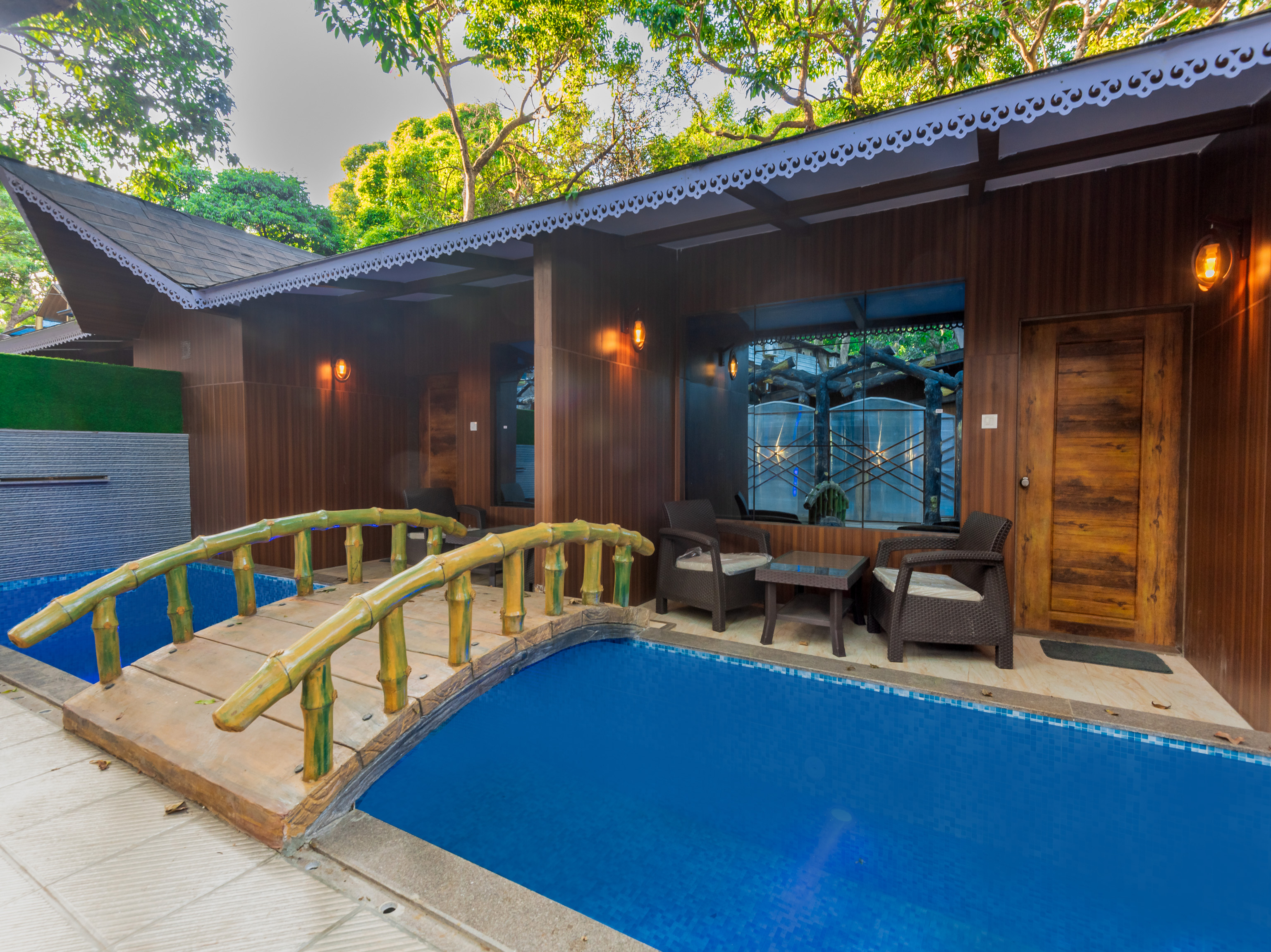 1 x Apple Cottage with Private Pool and Seat Out